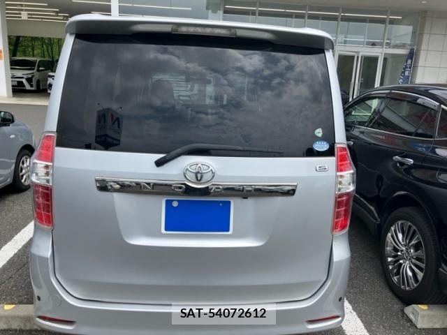Toyota NOAH 2009-08 8246184-3