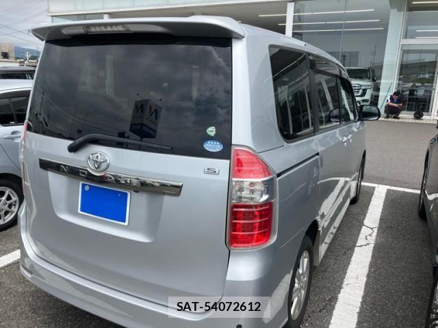 Toyota NOAH 2009-08 8246184-4