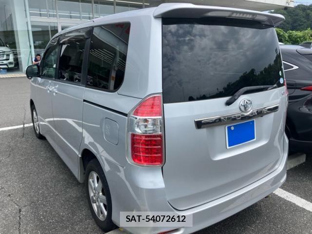 Toyota NOAH 2009-08 8246184-5