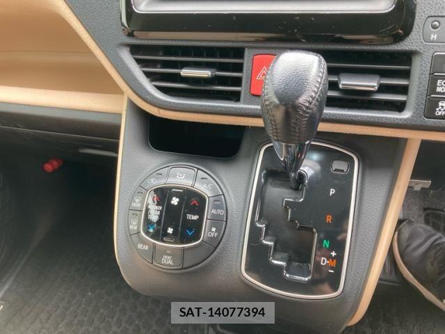 Toyota NOAH 2015-03 8246181-18