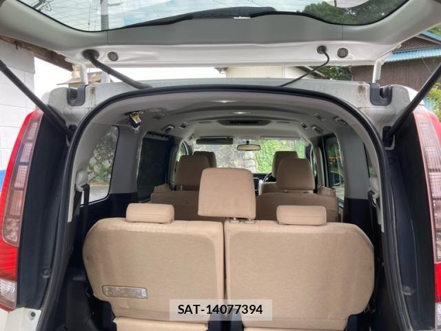 Toyota NOAH 2015-03 8246181-24