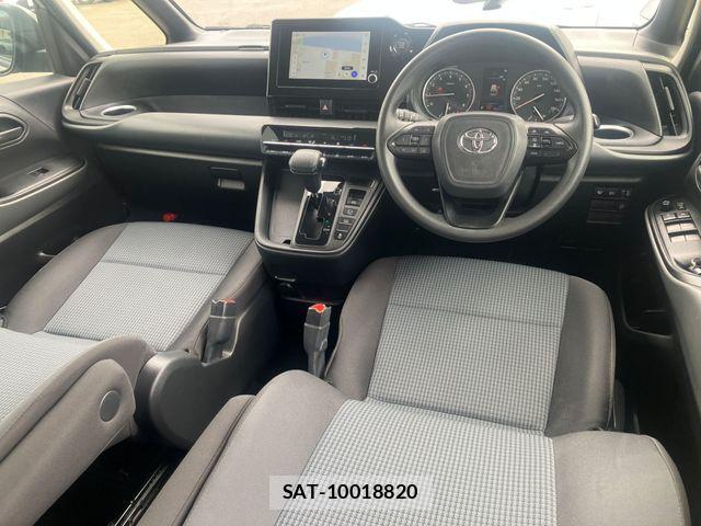 Toyota NOAH 2024-01 8246178-1