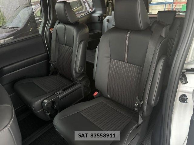 Toyota NOAH 2023-01 8246177-12