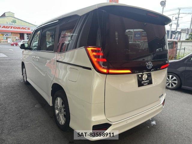 Toyota NOAH 2023-01 8246177-17