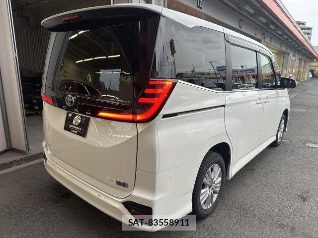 Toyota NOAH 2023-01 8246177-18