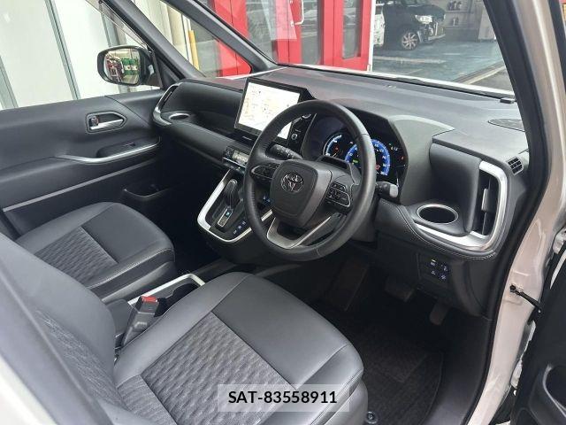 Toyota NOAH 2023-01 8246177-1