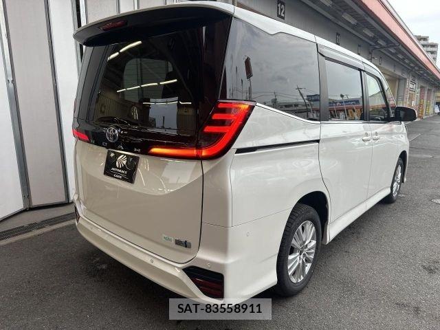 Toyota NOAH 2023-01 8246177-2