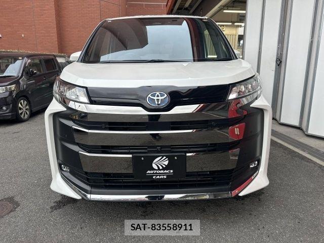 Toyota NOAH 2023-01 8246177-3