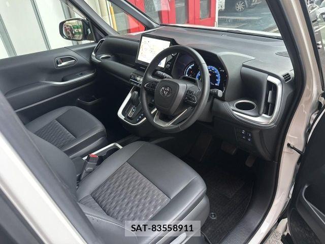 Toyota NOAH 2023-01 8246177-7