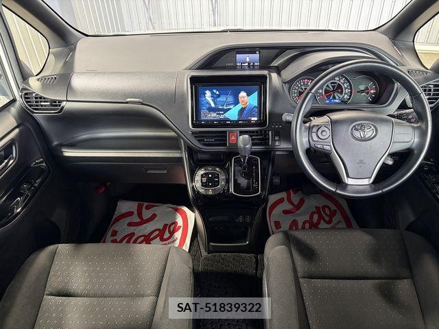 Toyota NOAH 2017-09 8246180-1