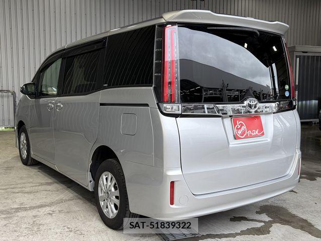Toyota NOAH 2017-09 8246180-2