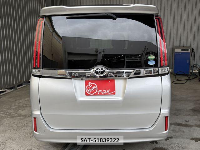 Toyota NOAH 2017-09 8246180-3
