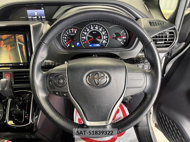 Toyota NOAH 2017-09 8246180-7