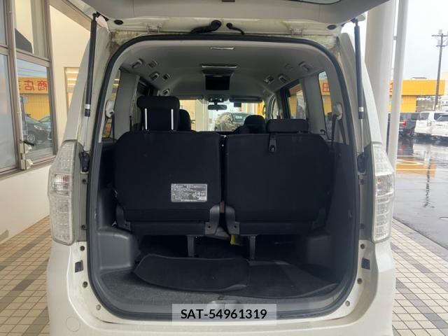 Toyota NOAH 2007-08 8246182-11