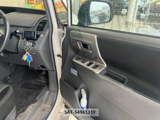 Toyota NOAH 2007-08 8246182-14