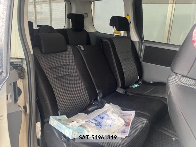 Toyota NOAH 2007-08 8246182-19