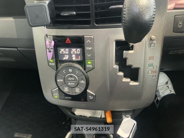 Toyota NOAH 2007-08 8246182-24