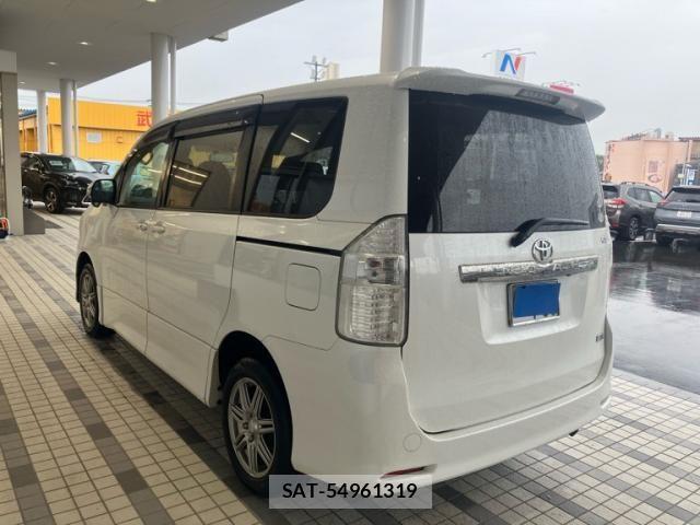 Toyota NOAH 2007-08 8246182-2