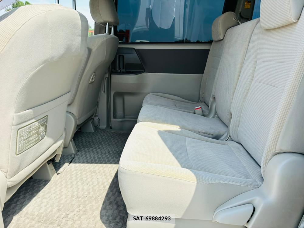 Toyota NOAH 2007-08 8120433-9