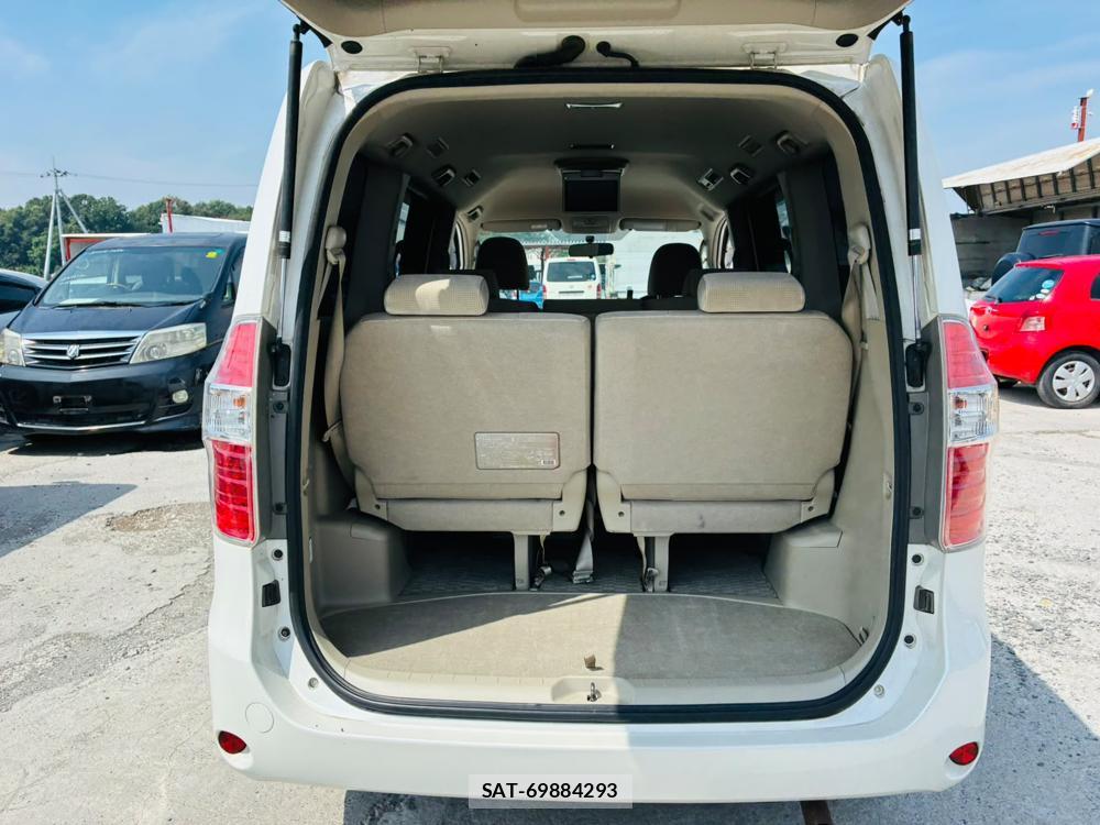 Toyota NOAH 2007-08 8120433-25