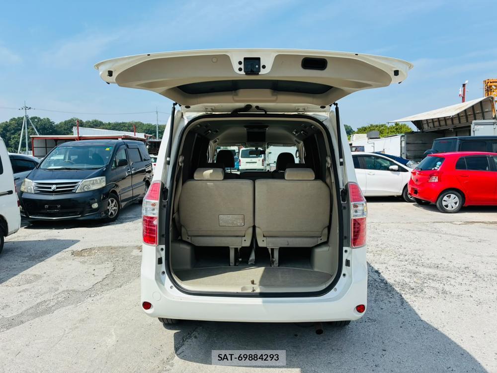 Toyota NOAH 2007-08 8120433-26