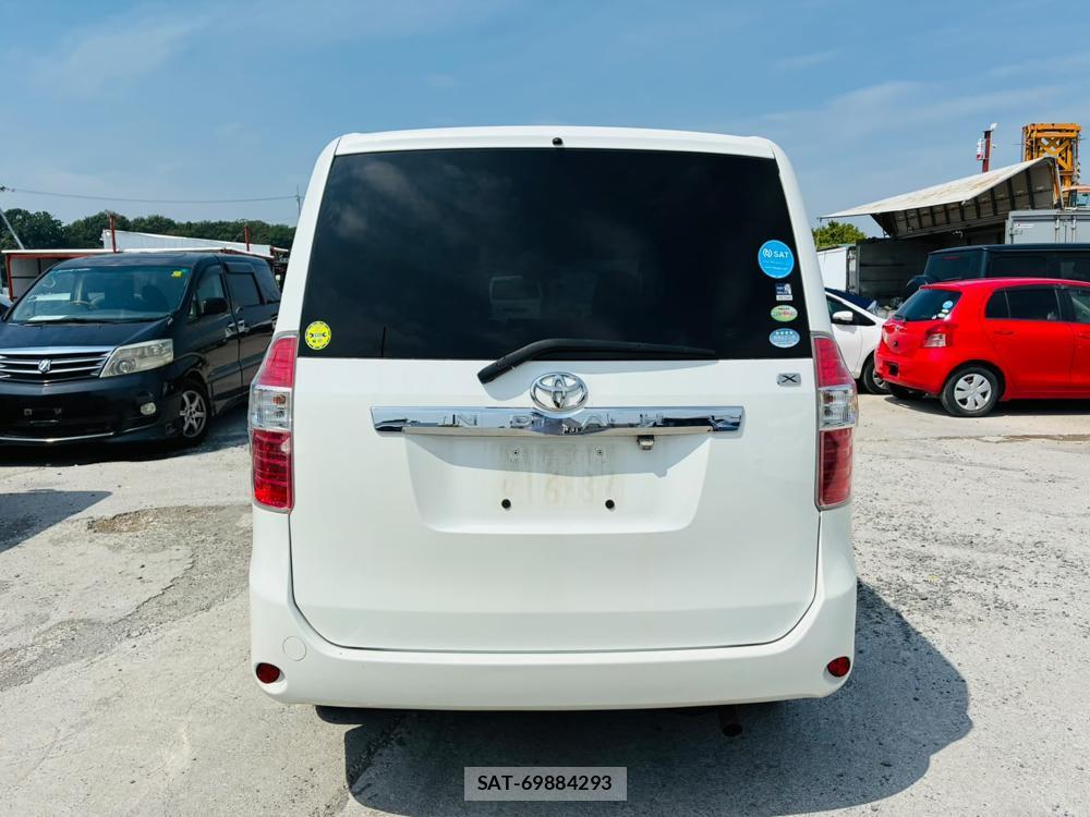 Toyota NOAH 2007-08 8120433-3