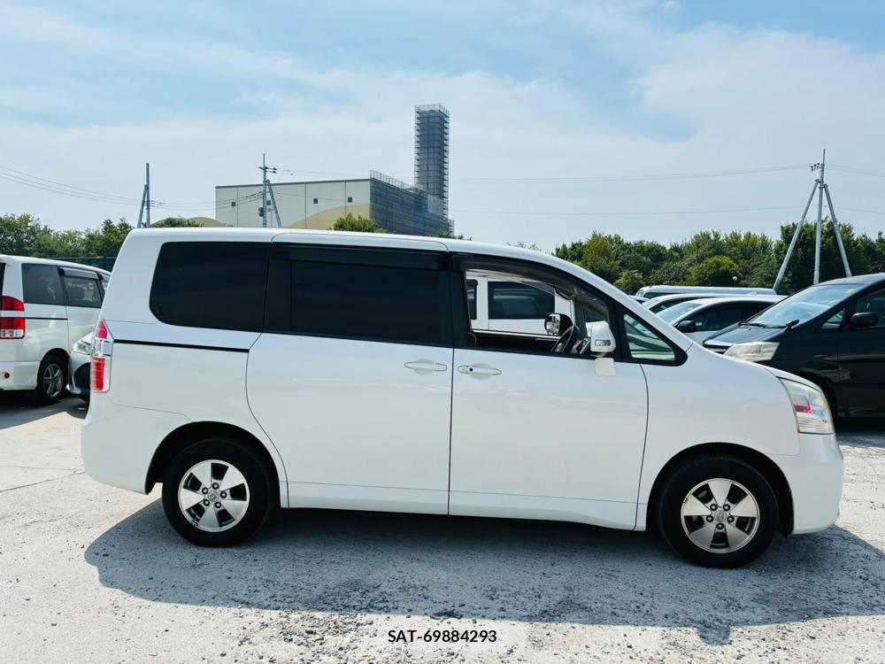 Toyota NOAH 2007-08 8120433-5