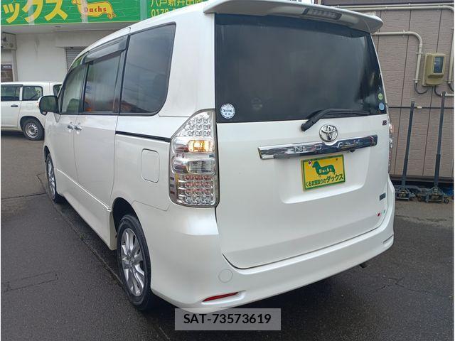 Toyota NOAH 2012-03 8316015-11