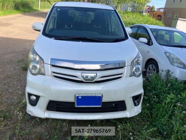 Toyota NOAH 2013-07 8337158-0