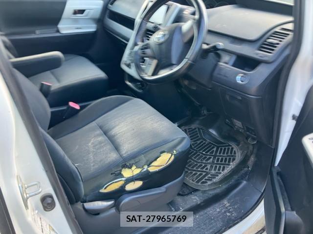 Toyota NOAH 2013-07 8337158-11