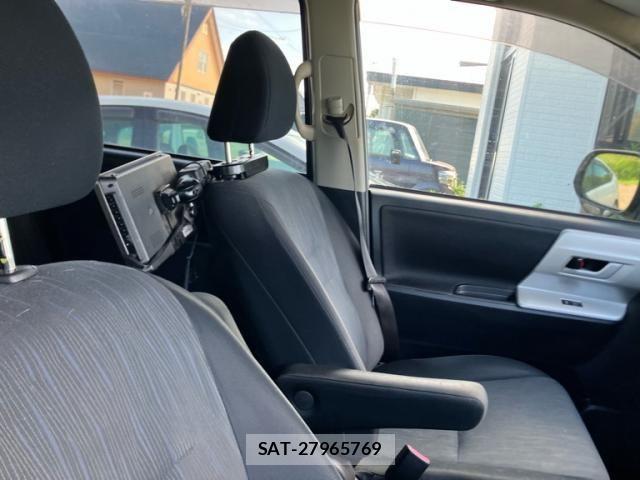 Toyota NOAH 2013-07 8337158-12
