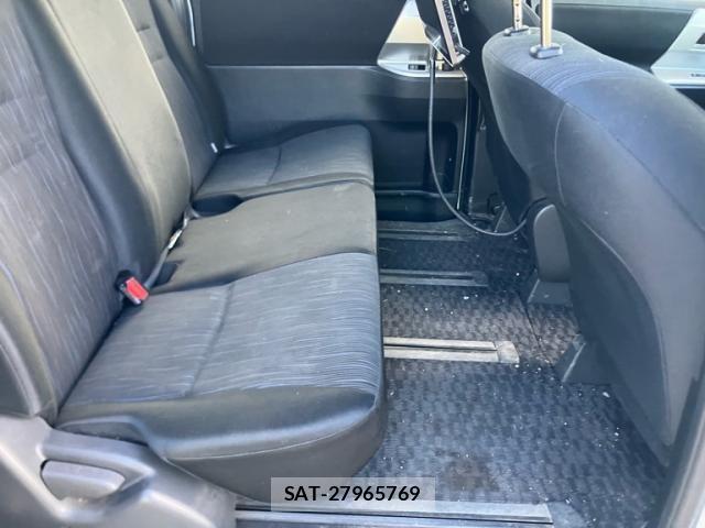 Toyota NOAH 2013-07 8337158-14