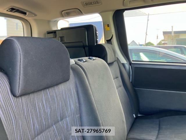 Toyota NOAH 2013-07 8337158-15