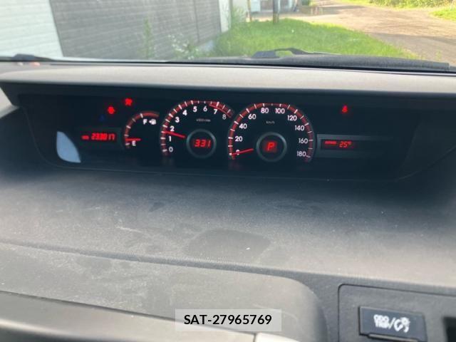 Toyota NOAH 2013-07 8337158-21