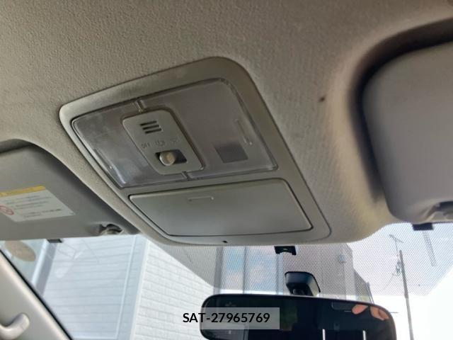 Toyota NOAH 2013-07 8337158-23