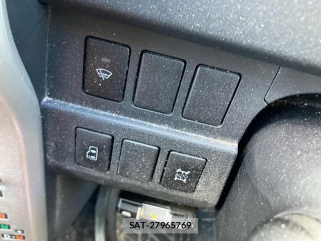 Toyota NOAH 2013-07 8337158-27