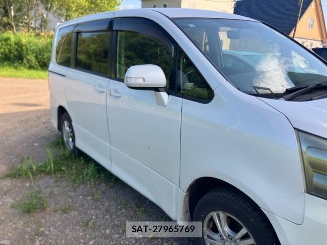 Toyota NOAH 2013-07 8337158-4