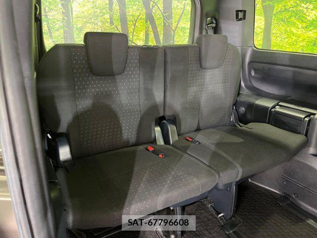 Toyota NOAH 2017-11 8334559-9