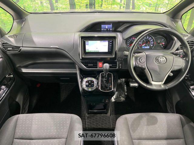 Toyota NOAH 2017-11 8334559-1
