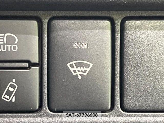 Toyota NOAH 2017-11 8334559-5
