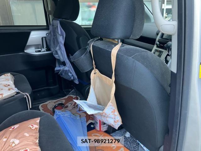 Toyota NOAH 2013-11 8355217-10