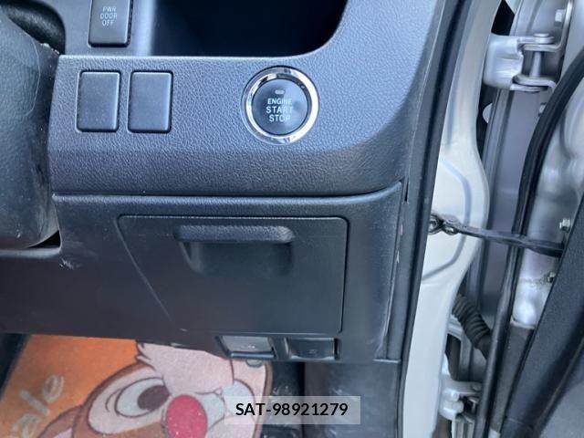 Toyota NOAH 2013-11 8355217-13