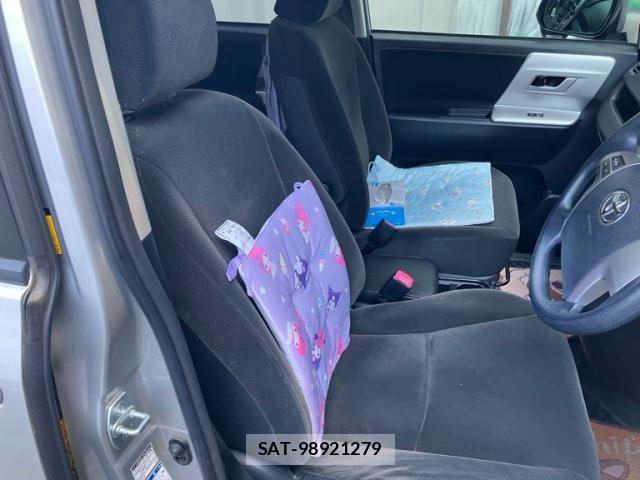 Toyota NOAH 2013-11 8355217-15