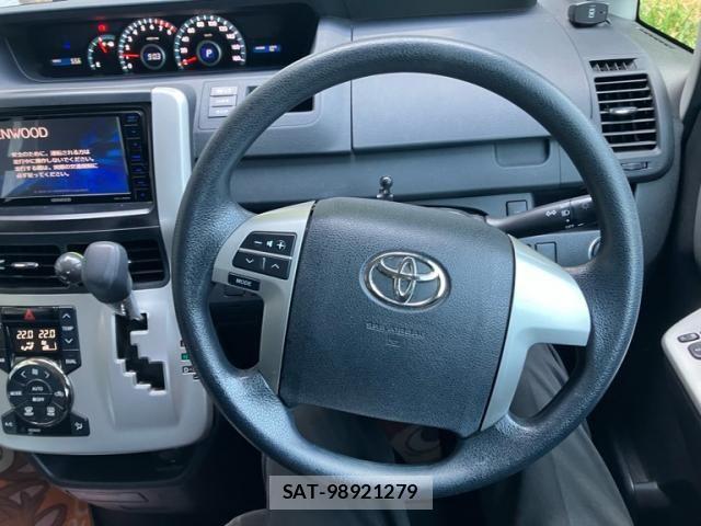 Toyota NOAH 2013-11 8355217-18