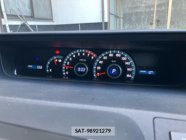 Toyota NOAH 2013-11 8355217-19