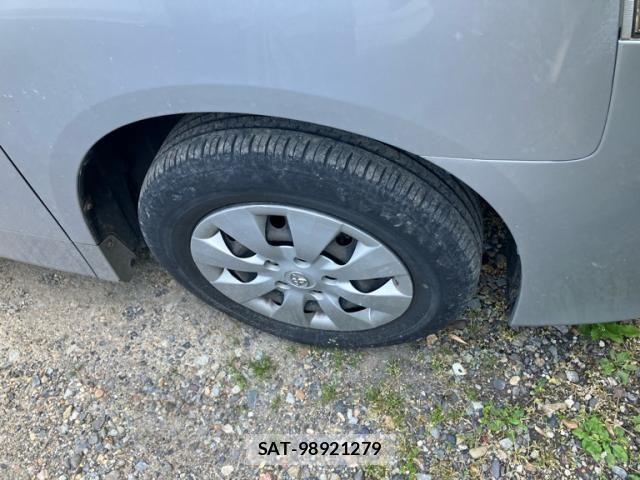 Toyota NOAH 2013-11 8355217-4