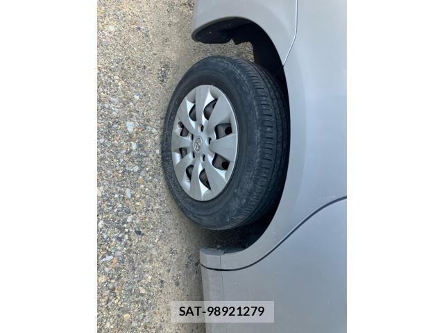 Toyota NOAH 2013-11 8355217-5