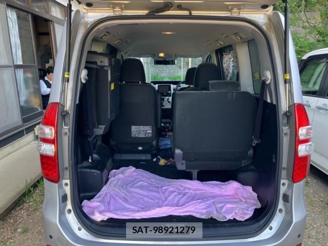 Toyota NOAH 2013-11 8355217-8