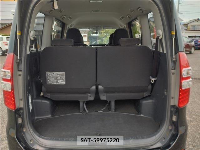 Toyota NOAH 2011-10 8355216-17