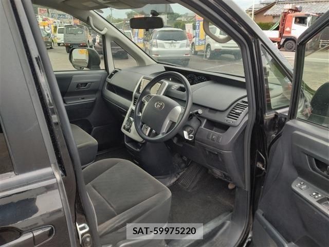 Toyota NOAH 2011-10 8355216-19